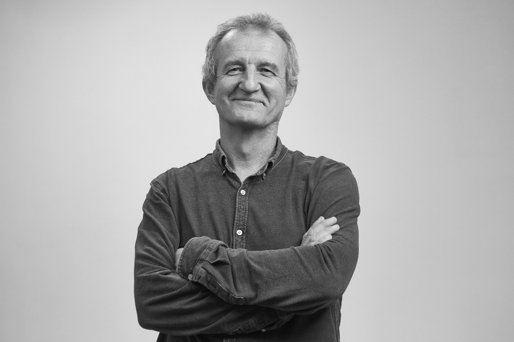 Chirstian Carles Kuestiona